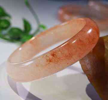 金丝玉手镯什么颜色好(金丝玉什么颜色好看)