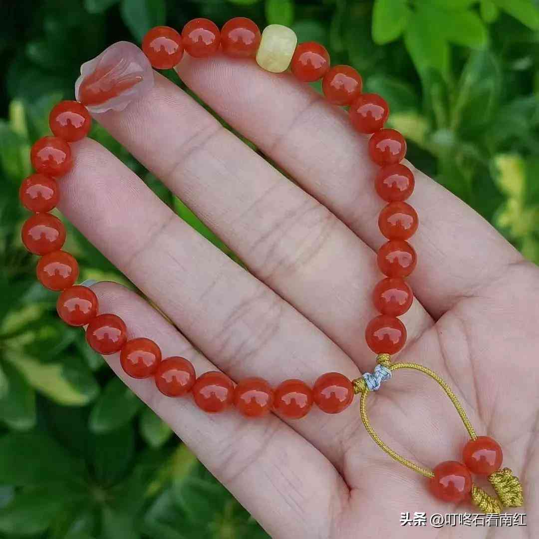 南红玛瑙手串(南红玛瑙手串的功效与作用)插图16 南红玛瑙手串(南红玛瑙手串的功效与作用)插图16