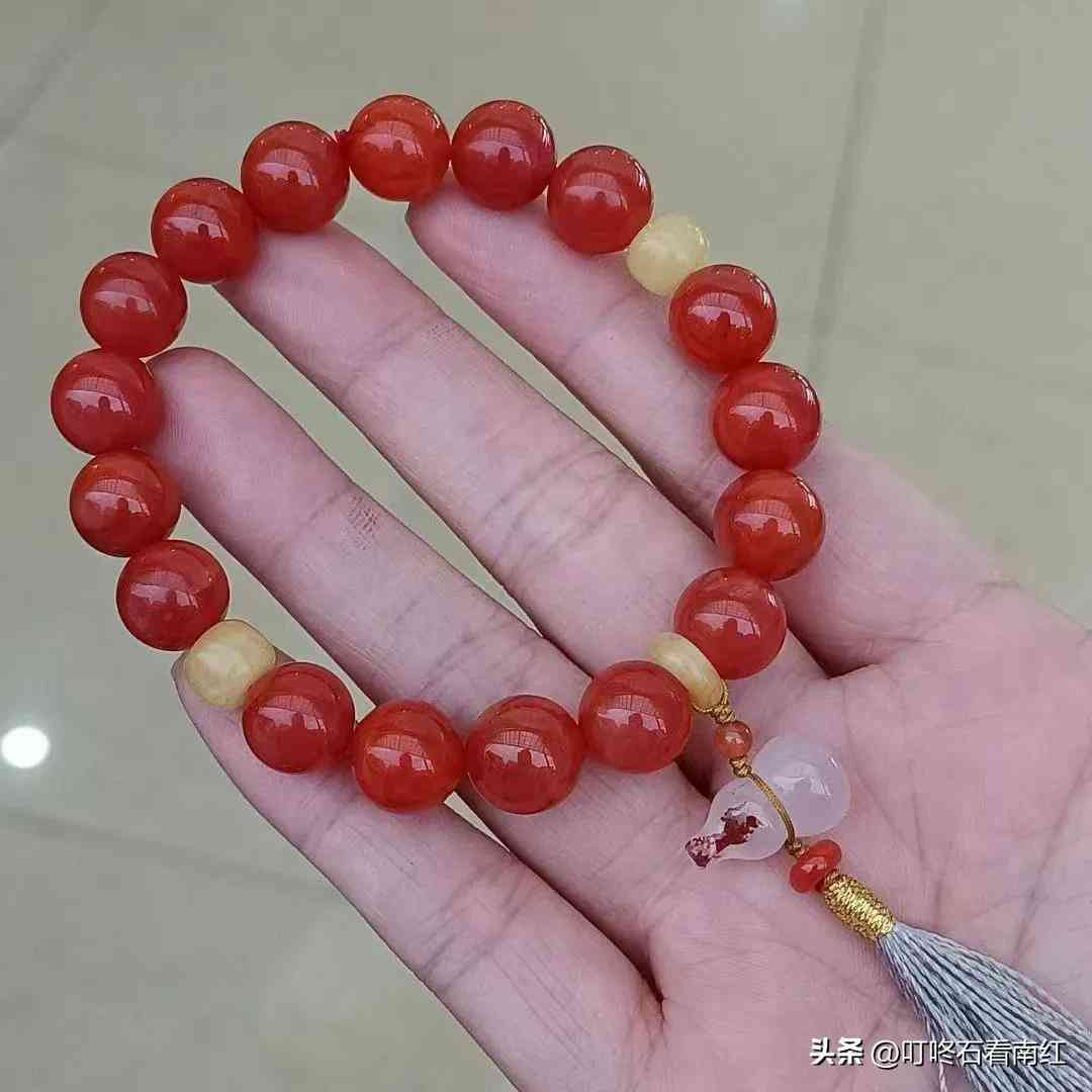 南红玛瑙手串(南红玛瑙手串的功效与作用)插图18 南红玛瑙手串(南红玛瑙手串的功效与作用)插图18