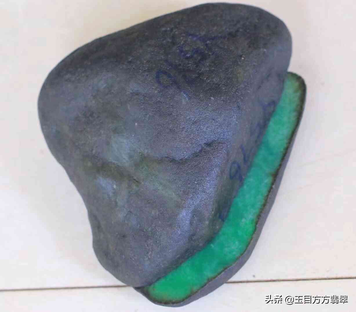 怎么切翡翠原石(切翡翠原石视频)插图6