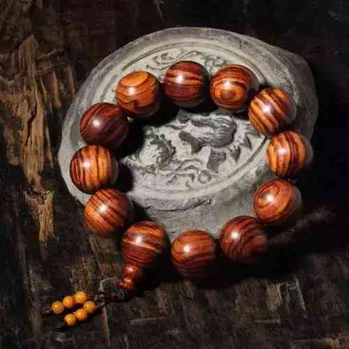 黄花梨手串怎么盘玩(黄花梨手串怎样盘最好)插图2