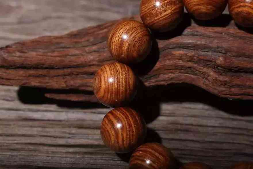 黄花梨手串怎么盘玩(黄花梨手串怎样盘最好)插图8