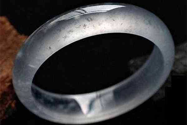 老坑冰种翡翠是什么意思(冰种和糯种哪个好)