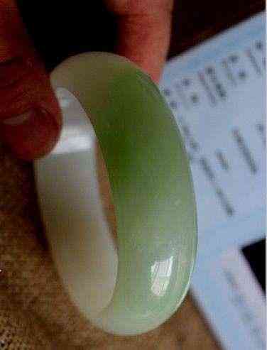 岫岩玉手镯一般多少钱(东陵玉手镯一般多少钱)插图1