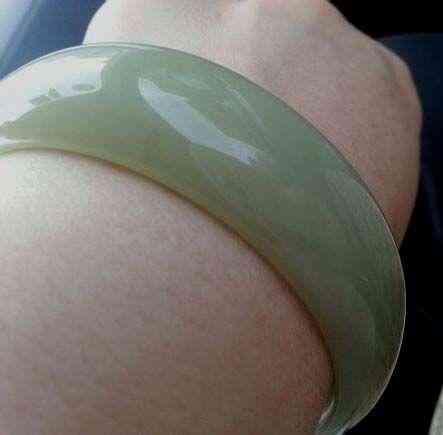 岫岩玉手镯一般多少钱(东陵玉手镯一般多少钱)插图3