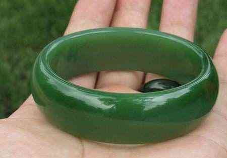 岫岩玉手镯一般多少钱(东陵玉手镯一般多少钱)插图7