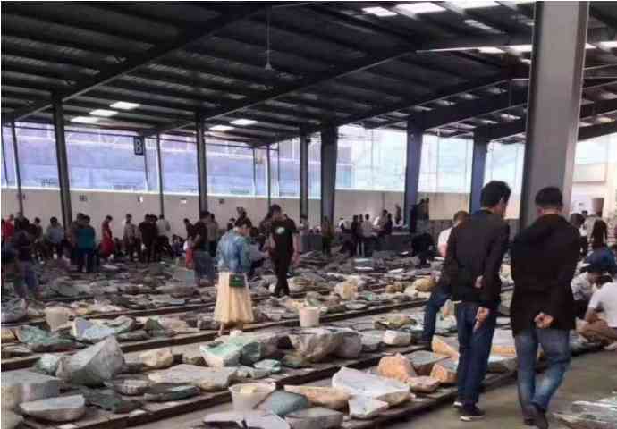 玉石的鉴别方法水泡(怎么鉴别玉石是不是泡出来的)插图5