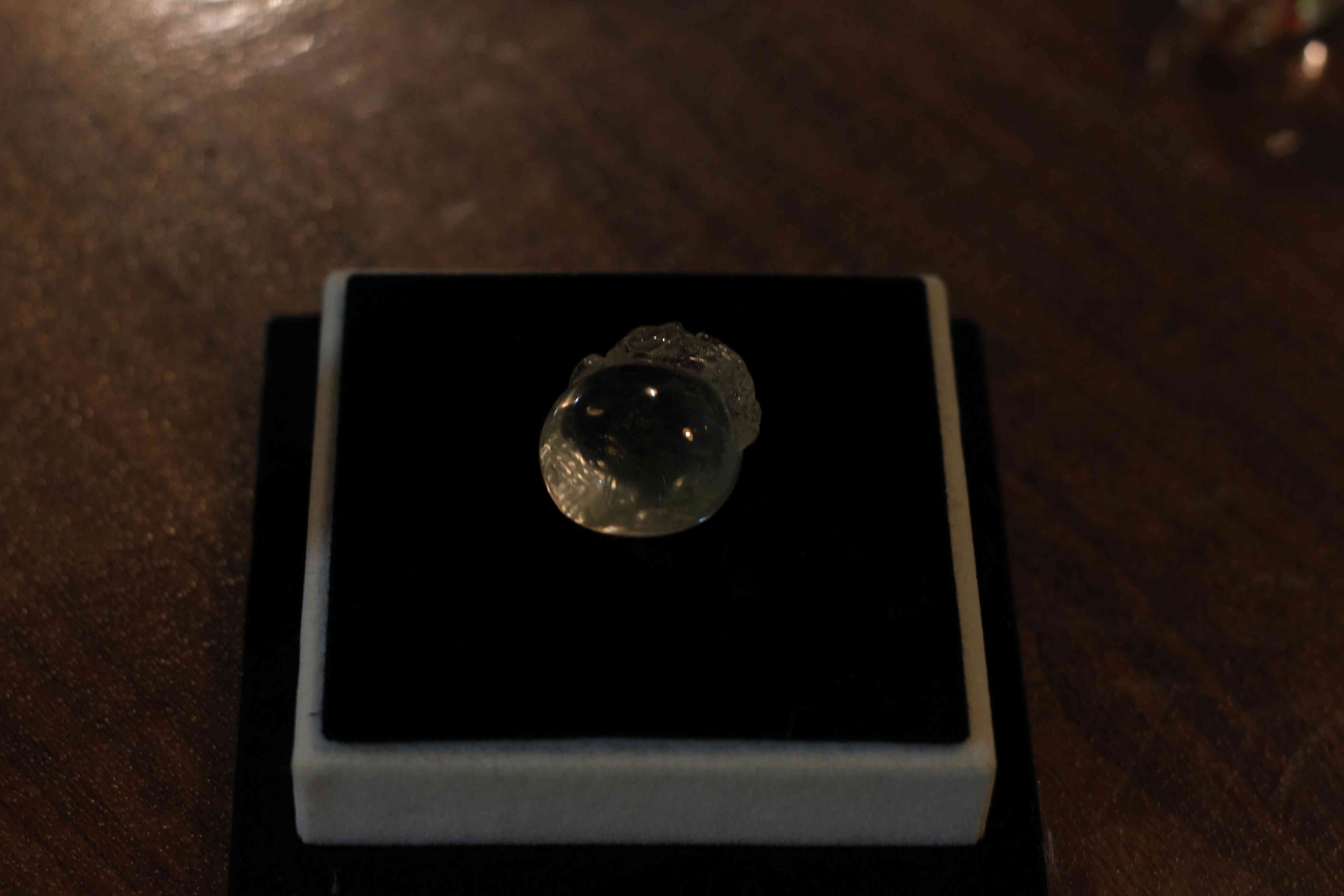 女生佩戴茶水晶的禁忌(女生佩戴茶水晶的禁忌是什么)插图1