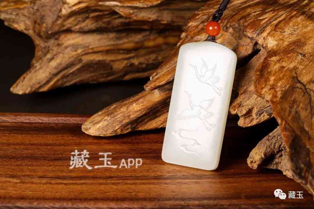 和田玉牌子一般值多少钱(和田玉牌子最好是什么尺寸)插图1 和田玉牌子一般值多少钱(和田玉牌子最好是什么尺寸)插图1