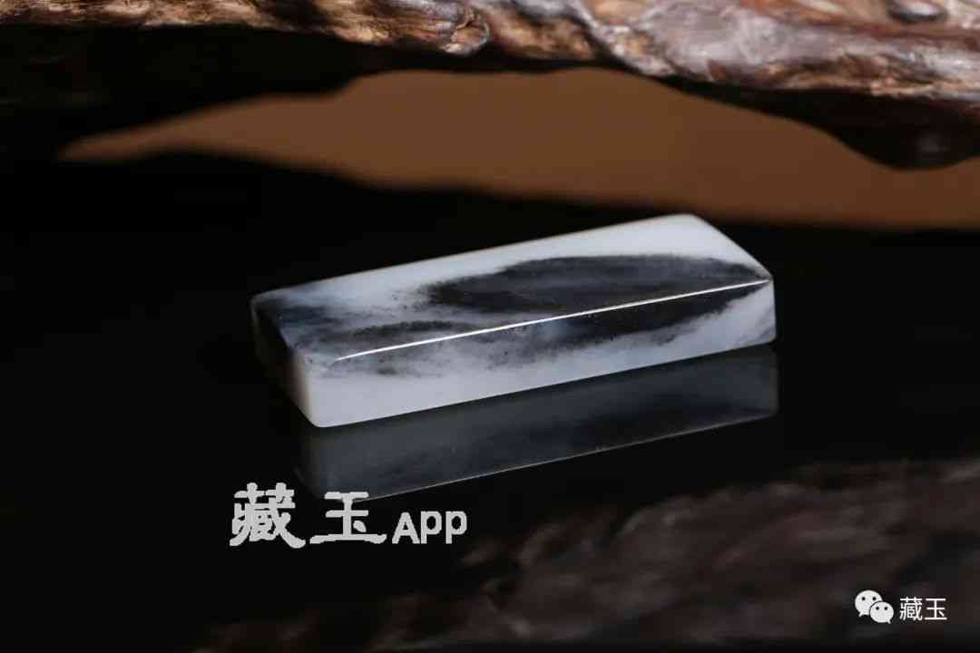 和田玉牌子一般值多少钱(和田玉牌子最好是什么尺寸)插图15 和田玉牌子一般值多少钱(和田玉牌子最好是什么尺寸)插图15