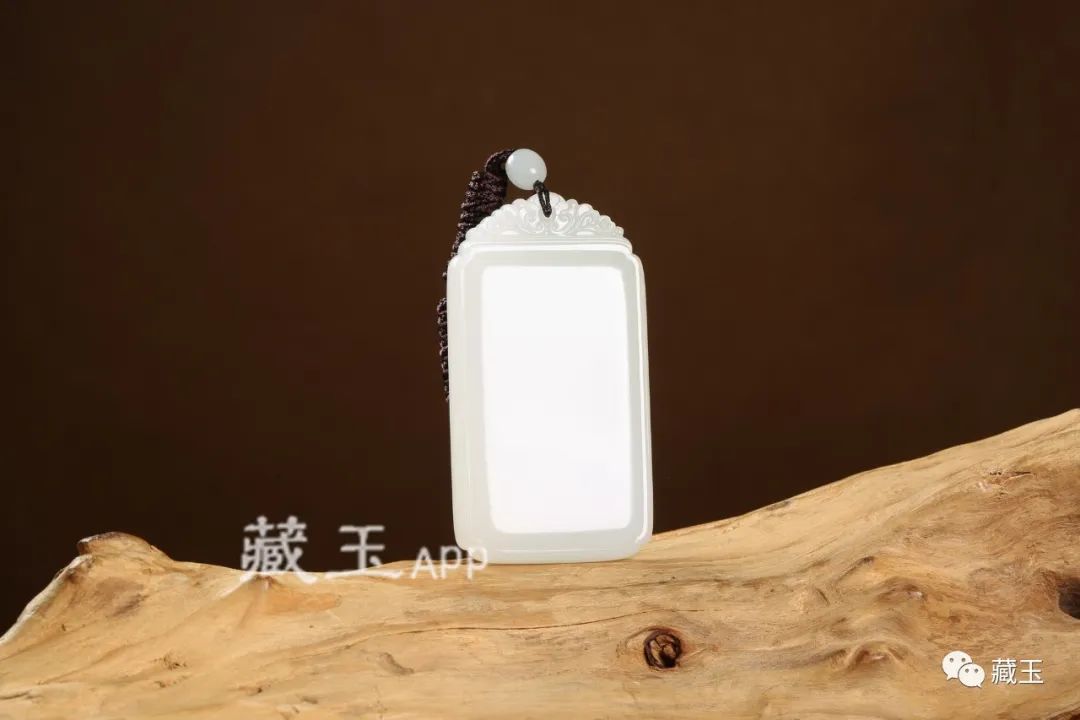 和田玉牌子一般值多少钱(和田玉牌子最好是什么尺寸)插图18 和田玉牌子一般值多少钱(和田玉牌子最好是什么尺寸)插图18