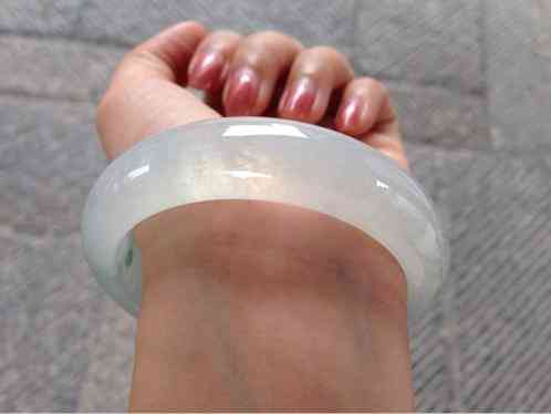 戴着玉镯睡觉的禁忌(戴玉镯睡觉会影响健康吗)插图3