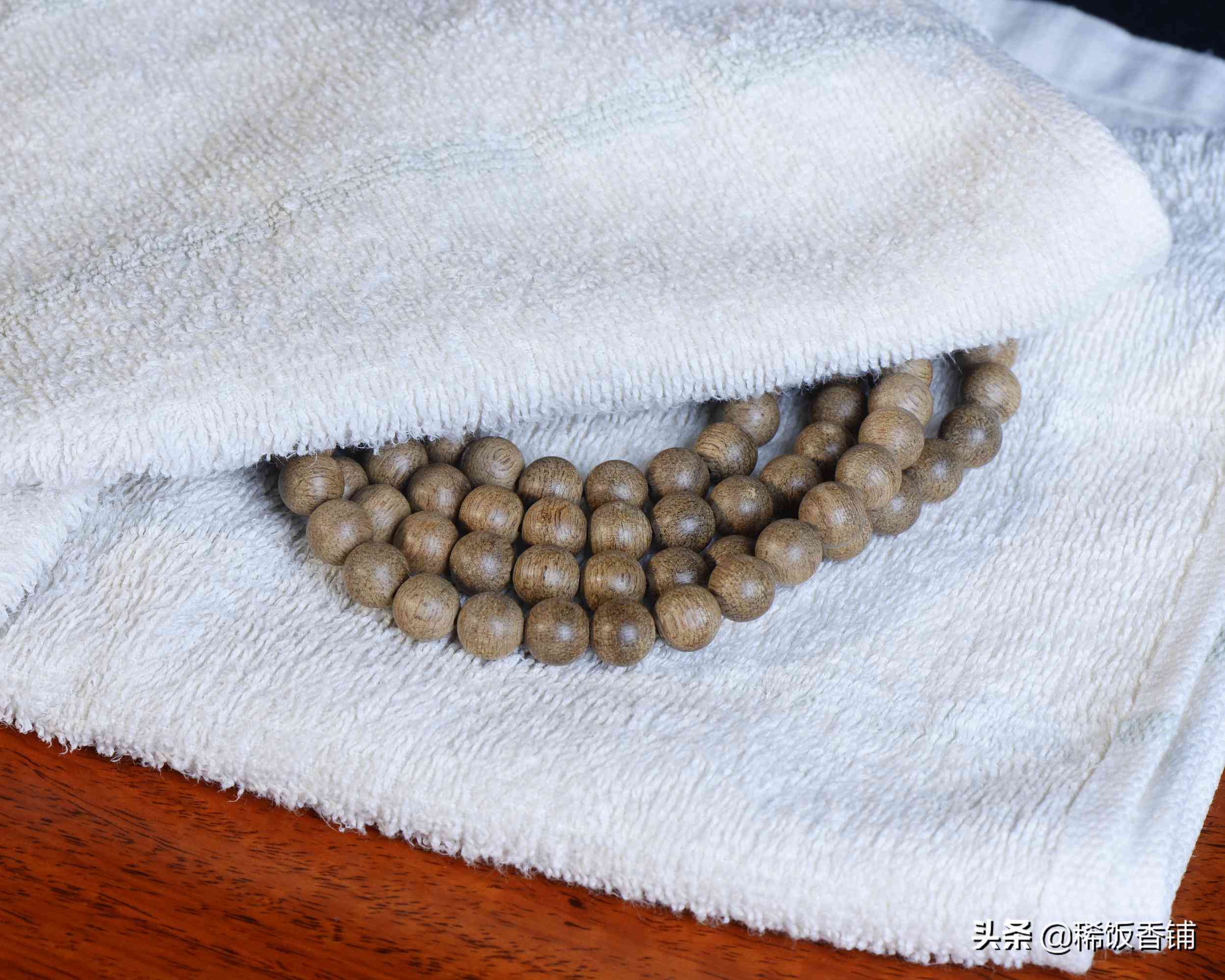 沉香手串佩戴十大禁忌(沉香手串有什么作用与功效)插图1