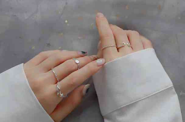 戒指在手指上的意义(戒指在手上的含义)插图1