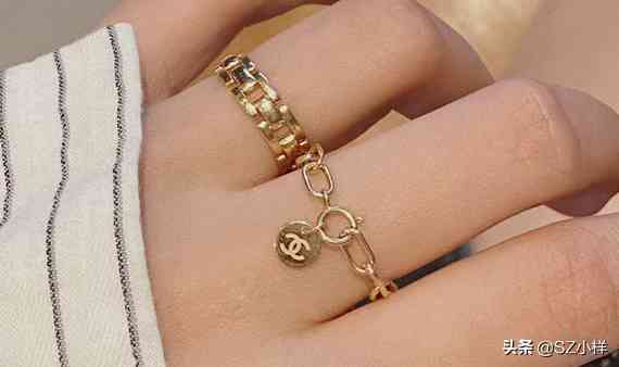 女生右手尾戒的含义与戴法(尾戒戴左手还是右手防小人)插图1 女生右手尾戒的含义与戴法(尾戒戴左手还是右手防小人)插图1