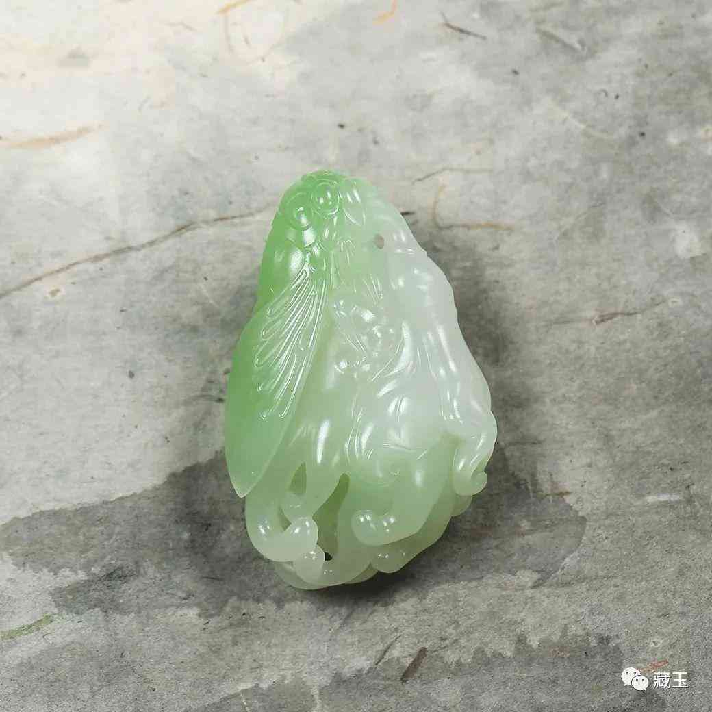 翠青玉手镯价格(翠青手镯图片)