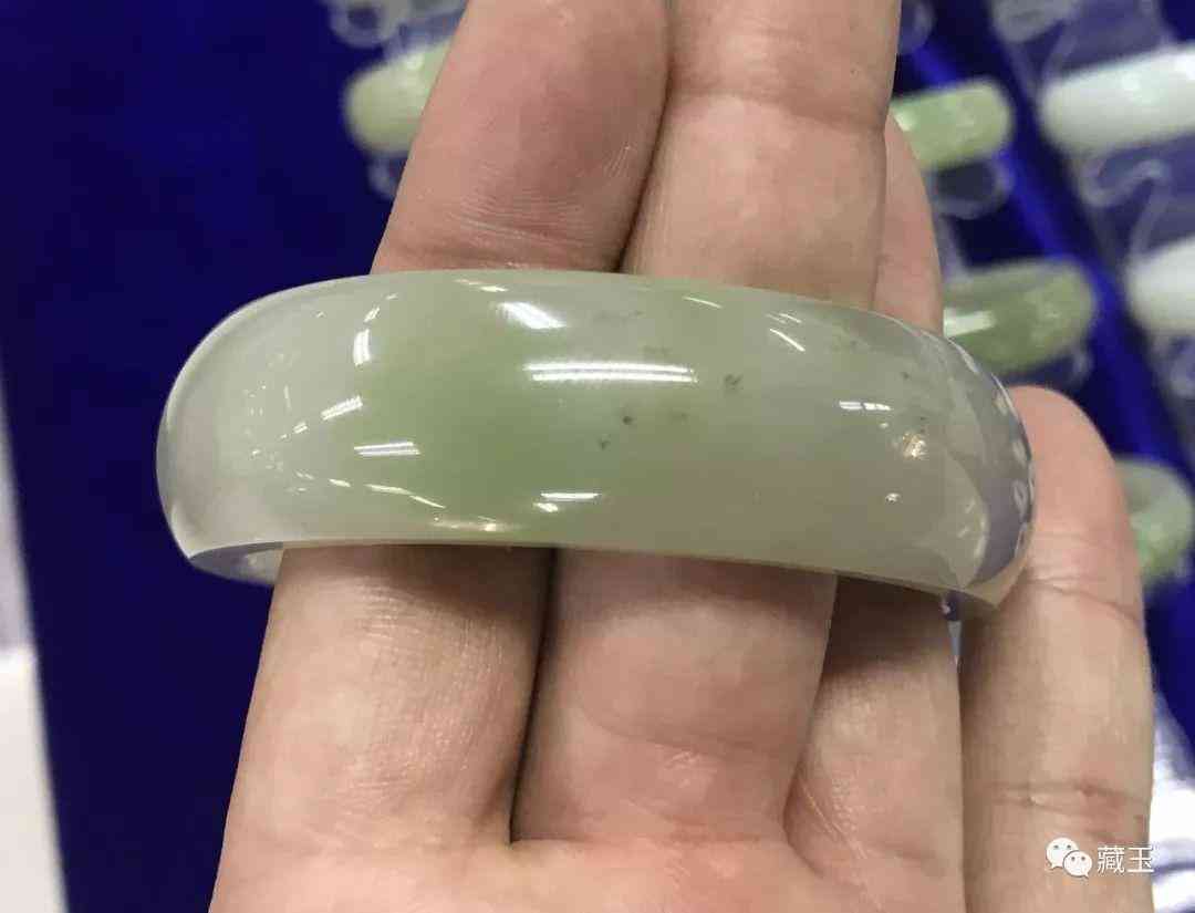 翠青玉手镯价格(翠青手镯图片)插图9