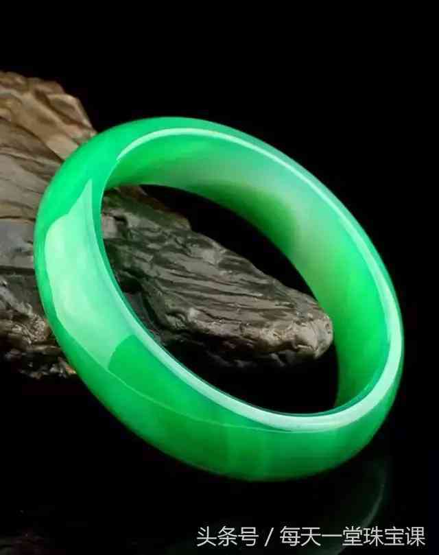 金丝玉为什么不建议戴(金丝玉为什么不建议戴右手)插图6 金丝玉为什么不建议戴(金丝玉为什么不建议戴右手)插图6