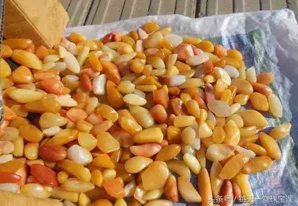 金丝玉为什么不建议戴(金丝玉为什么不建议戴右手)插图9 金丝玉为什么不建议戴(金丝玉为什么不建议戴右手)插图9