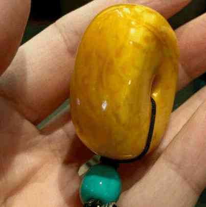 血珀和蜜蜡哪个好(根珀和蜜蜡哪个贵)插图3