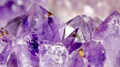 紫水晶的功效与作用及佩戴方法(紫水晶的功效与作用点)插图1