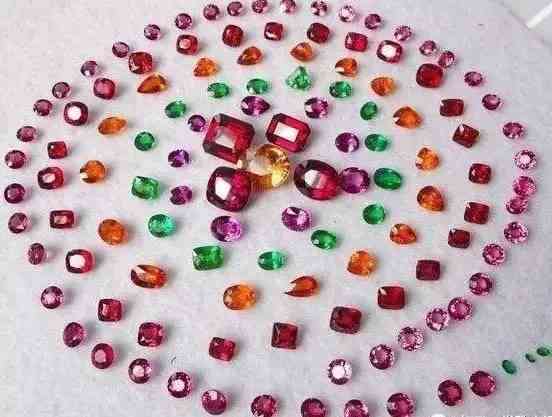 石榴石值钱吗(黑色石榴石值钱吗)