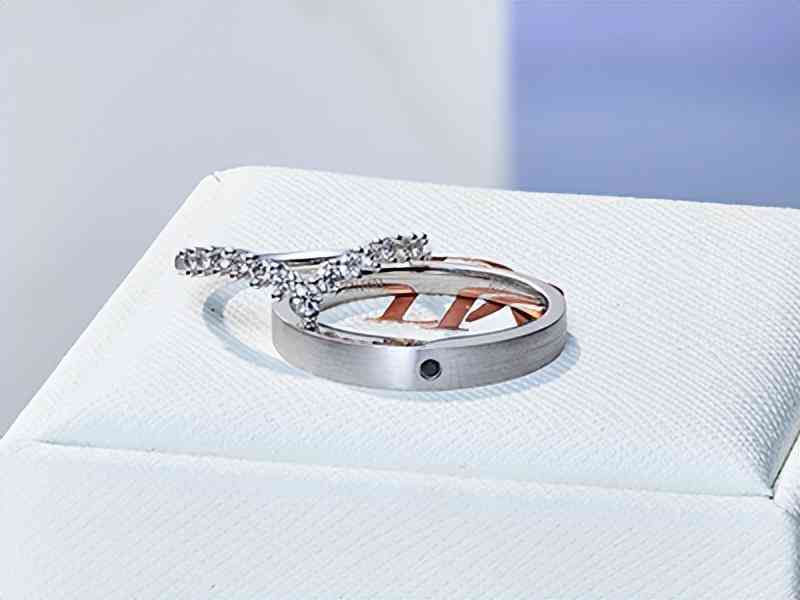 订婚戒指什么牌子好(订婚戒指什么牌子好看)插图1