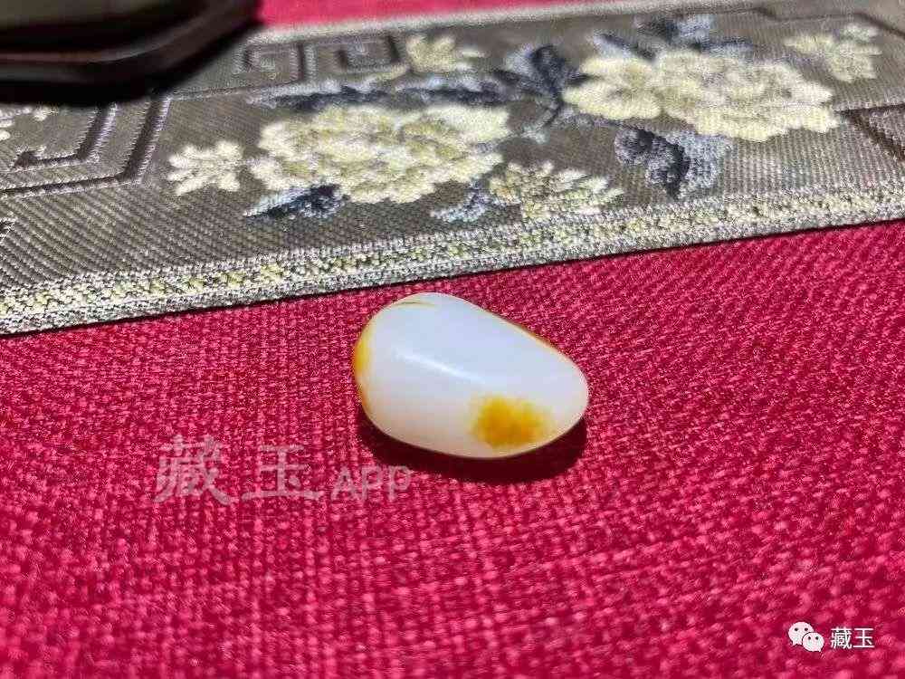 和田玉籽料手串价格(周大福和田玉手串值得买吗)插图5 和田玉籽料手串价格(周大福和田玉手串值得买吗)插图5