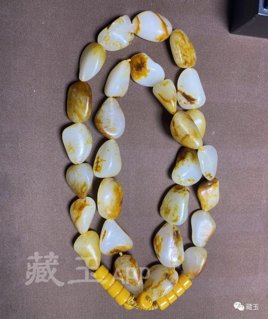 和田玉籽料手串价格(周大福和田玉手串值得买吗)插图8 和田玉籽料手串价格(周大福和田玉手串值得买吗)插图8