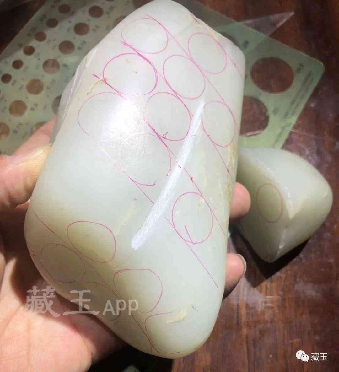 和田玉籽料手串价格(周大福和田玉手串值得买吗)插图15 和田玉籽料手串价格(周大福和田玉手串值得买吗)插图15