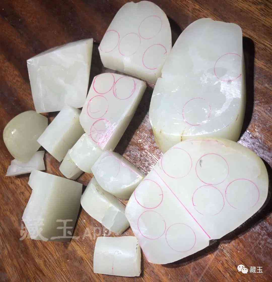 和田玉籽料手串价格(周大福和田玉手串值得买吗)插图16 和田玉籽料手串价格(周大福和田玉手串值得买吗)插图16