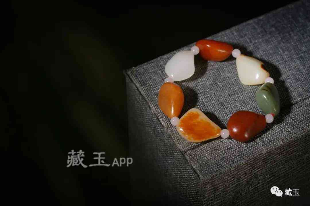 和田玉籽料手串价格(周大福和田玉手串值得买吗)插图18 和田玉籽料手串价格(周大福和田玉手串值得买吗)插图18