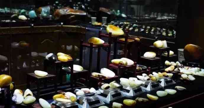 买玉镯去哪里买好(哪里买玉手镯既是正品又便宜)插图6