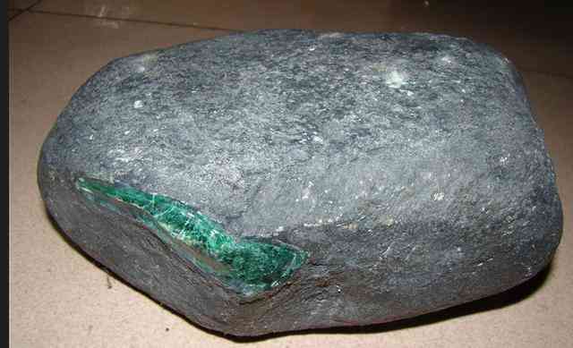 翡翠原石产地是哪里(翡翠原石产自哪里)