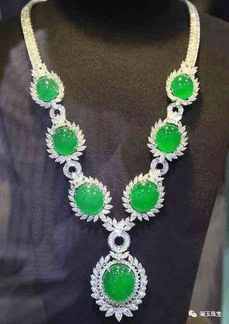 翡翠在灯光下是咋样的(翡翠在灯光下是咋样的样子)插图3 翡翠在灯光下是咋样的(翡翠在灯光下是咋样的样子)插图3