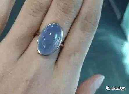 翡翠在灯光下是咋样的(翡翠在灯光下是咋样的样子)插图7 翡翠在灯光下是咋样的(翡翠在灯光下是咋样的样子)插图7