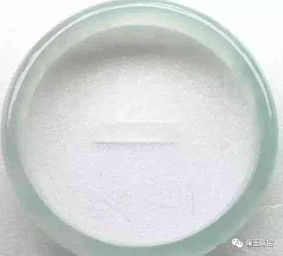 翡翠在灯光下是咋样的(翡翠在灯光下是咋样的样子)插图12 翡翠在灯光下是咋样的(翡翠在灯光下是咋样的样子)插图12