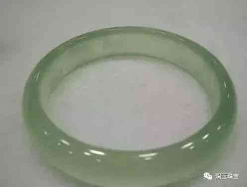 翡翠在灯光下是咋样的(翡翠在灯光下是咋样的样子)插图13 翡翠在灯光下是咋样的(翡翠在灯光下是咋样的样子)插图13