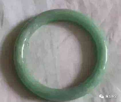 翡翠在灯光下是咋样的(翡翠在灯光下是咋样的样子)插图14 翡翠在灯光下是咋样的(翡翠在灯光下是咋样的样子)插图14