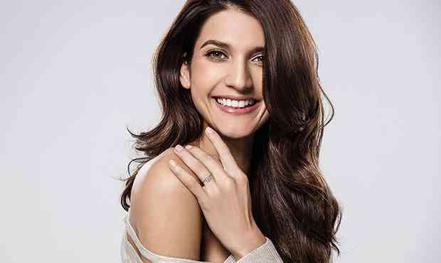 婚戒戴哪个手指女方(婚戒戴哪个手指女方好)插图2