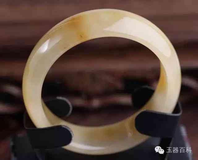 金丝玉手镯适合什么人(金丝玉手镯适合什么人戴)插图2