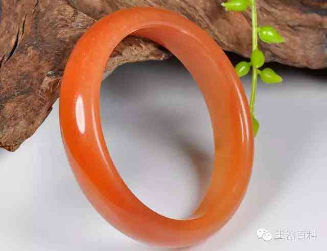 金丝玉手镯适合什么人(金丝玉手镯适合什么人戴)插图5