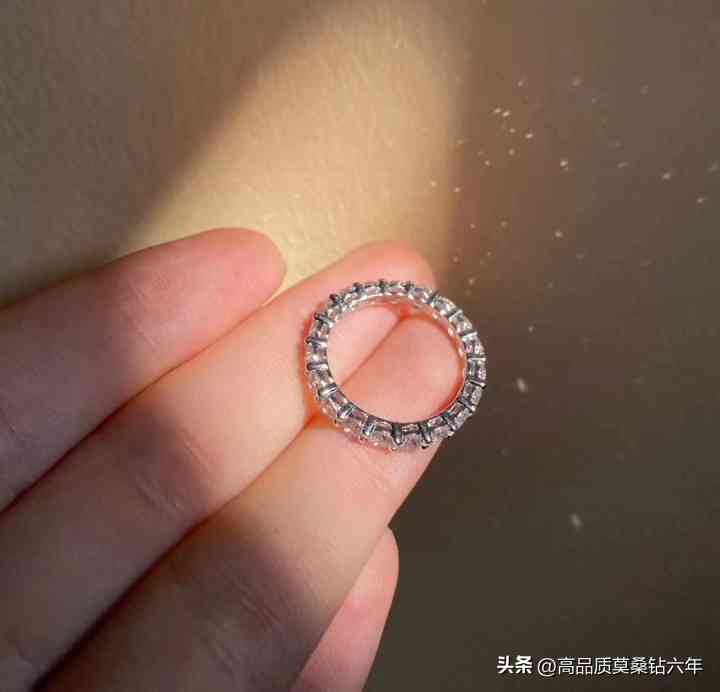 莫桑钻值钱吗一克拉多少钱(莫桑钻一克拉的价格)插图3