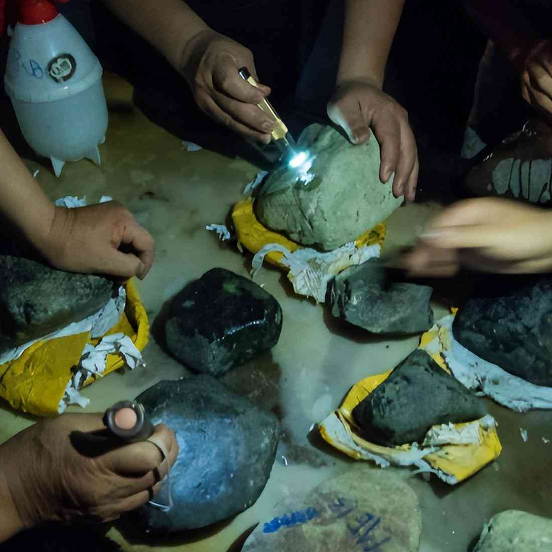 翡翠原石产地有哪些(翡翠原石分布)插图2