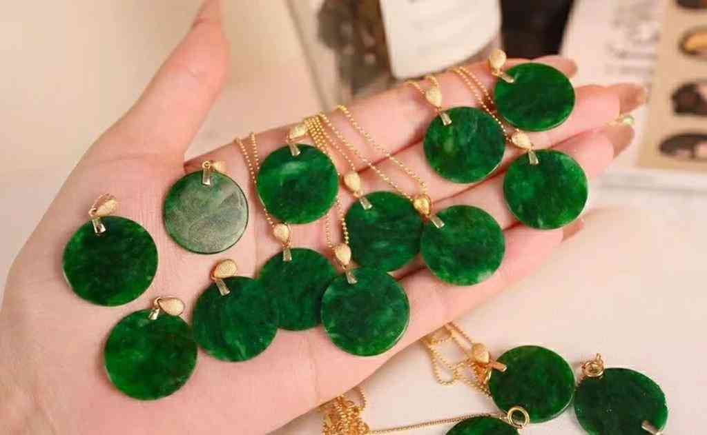 翡翠a货一般在什么价位(翡翠a货值不值钱)