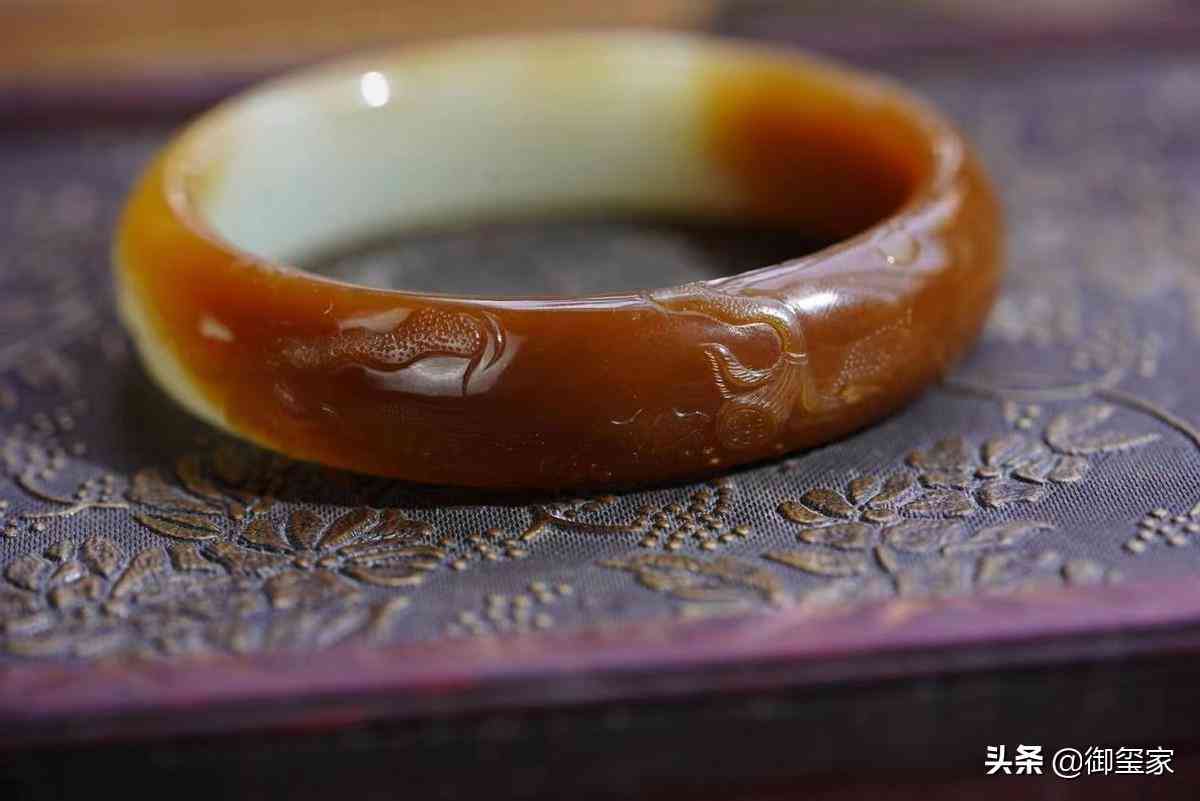 新疆和田玉的鉴别方法(和田玉鉴别最简单方法)插图3 新疆和田玉的鉴别方法(和田玉鉴别最简单方法)插图3