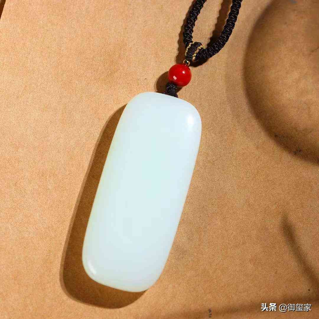 新疆和田玉的鉴别方法(和田玉鉴别最简单方法)插图4 新疆和田玉的鉴别方法(和田玉鉴别最简单方法)插图4