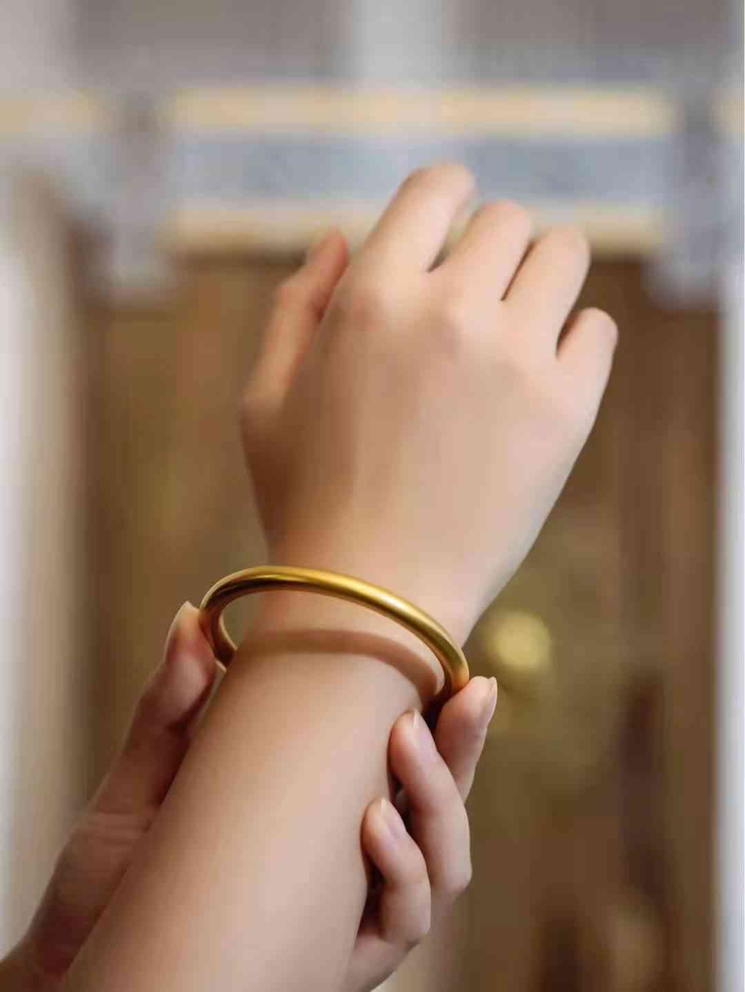 卡地亚黄金手镯(卡地亚黄金手镯多少钱一克)