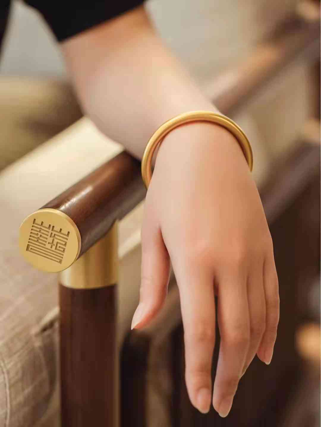 卡地亚黄金手镯(卡地亚黄金手镯多少钱一克)插图5