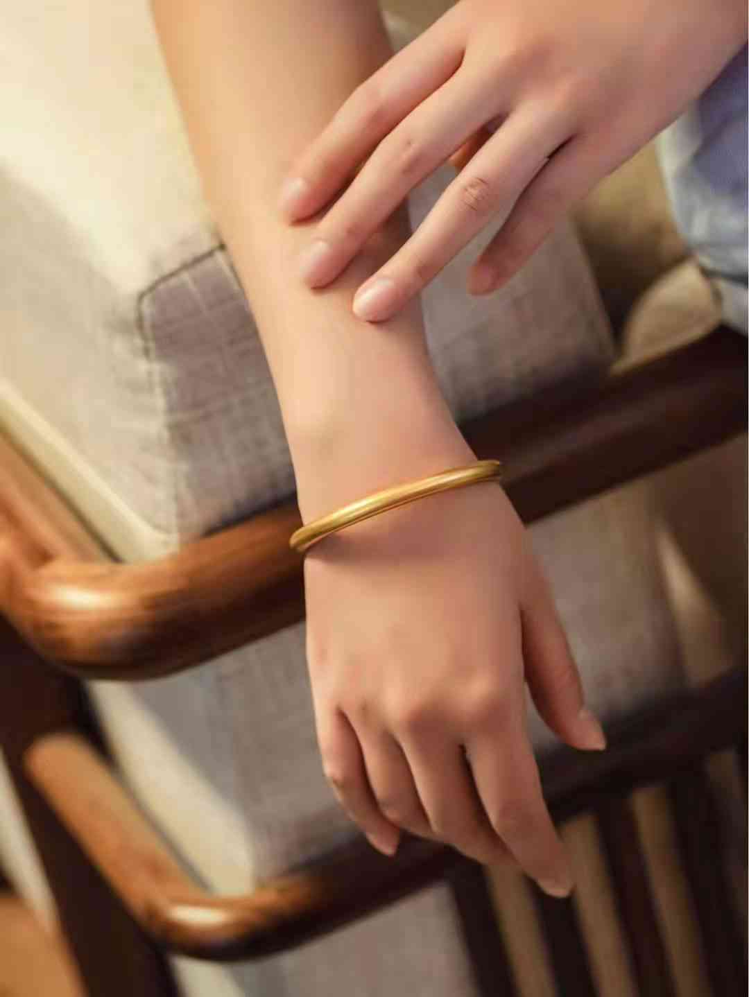 卡地亚黄金手镯(卡地亚黄金手镯多少钱一克)插图7